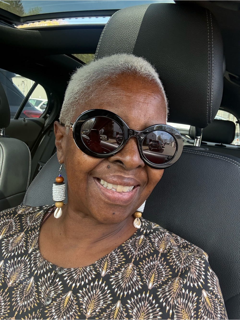 I’m Live!🥰🙏🏿👜👀 - Picture 3 of 11